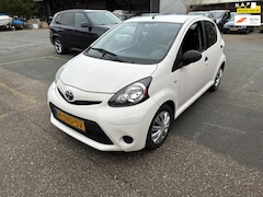 Toyota Aygo - 1.0 VVT-i Now AIRCO ELEC RAMEN DEALER OH APK NAP