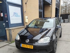 Volkswagen Golf - 1.6 FSI Trendline