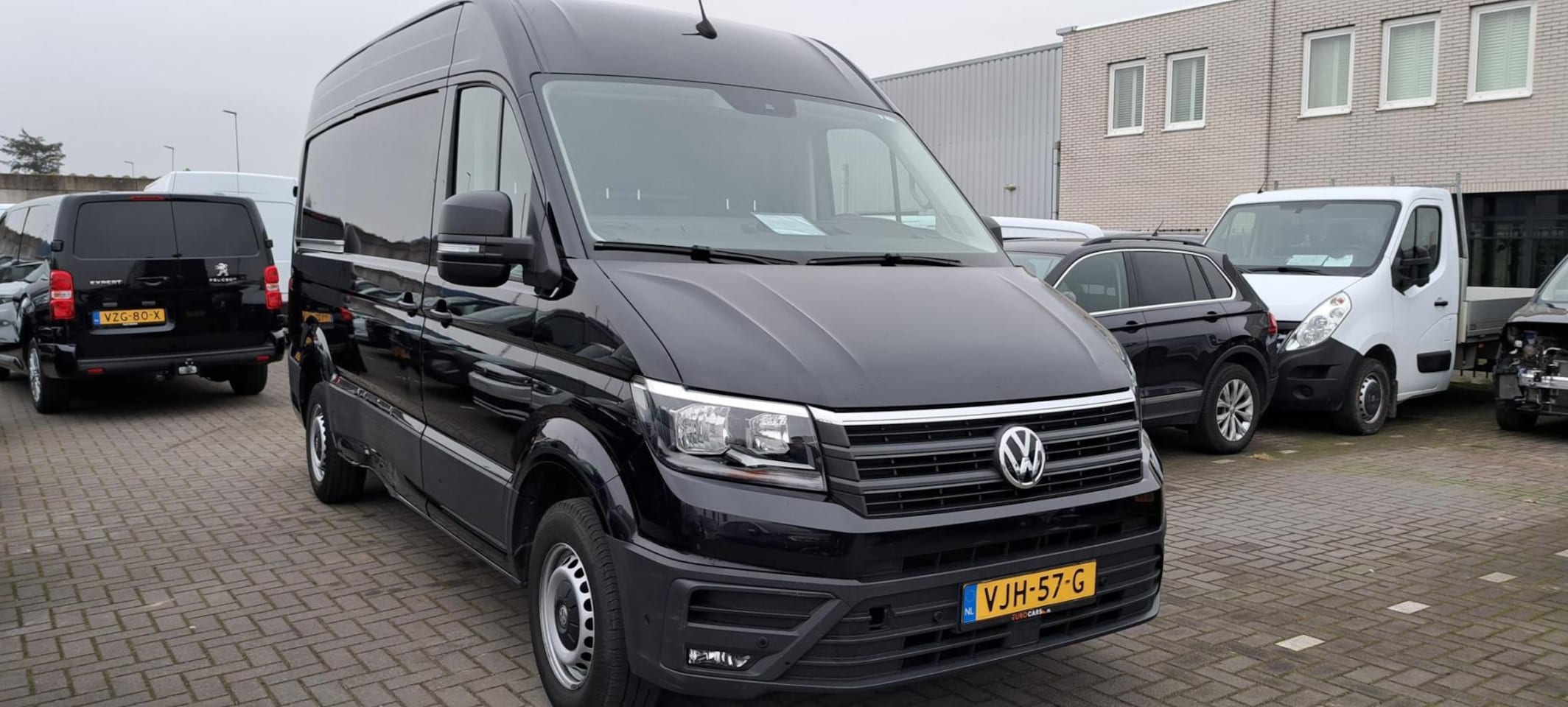 Volkswagen Crafter - 30 2.0 TDI L3H3 Highline Rijdbare schade: Airco|Navi App-Connect|ERGO Comfort|Trekhaak|Cam - AutoWereld.nl