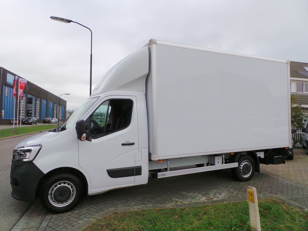 Renault Master - T35 2.3 dCi 145 Bakwagen+Laadklep Airco,Cruise,3persoons L420cm B214cm H230cm - AutoWereld.nl