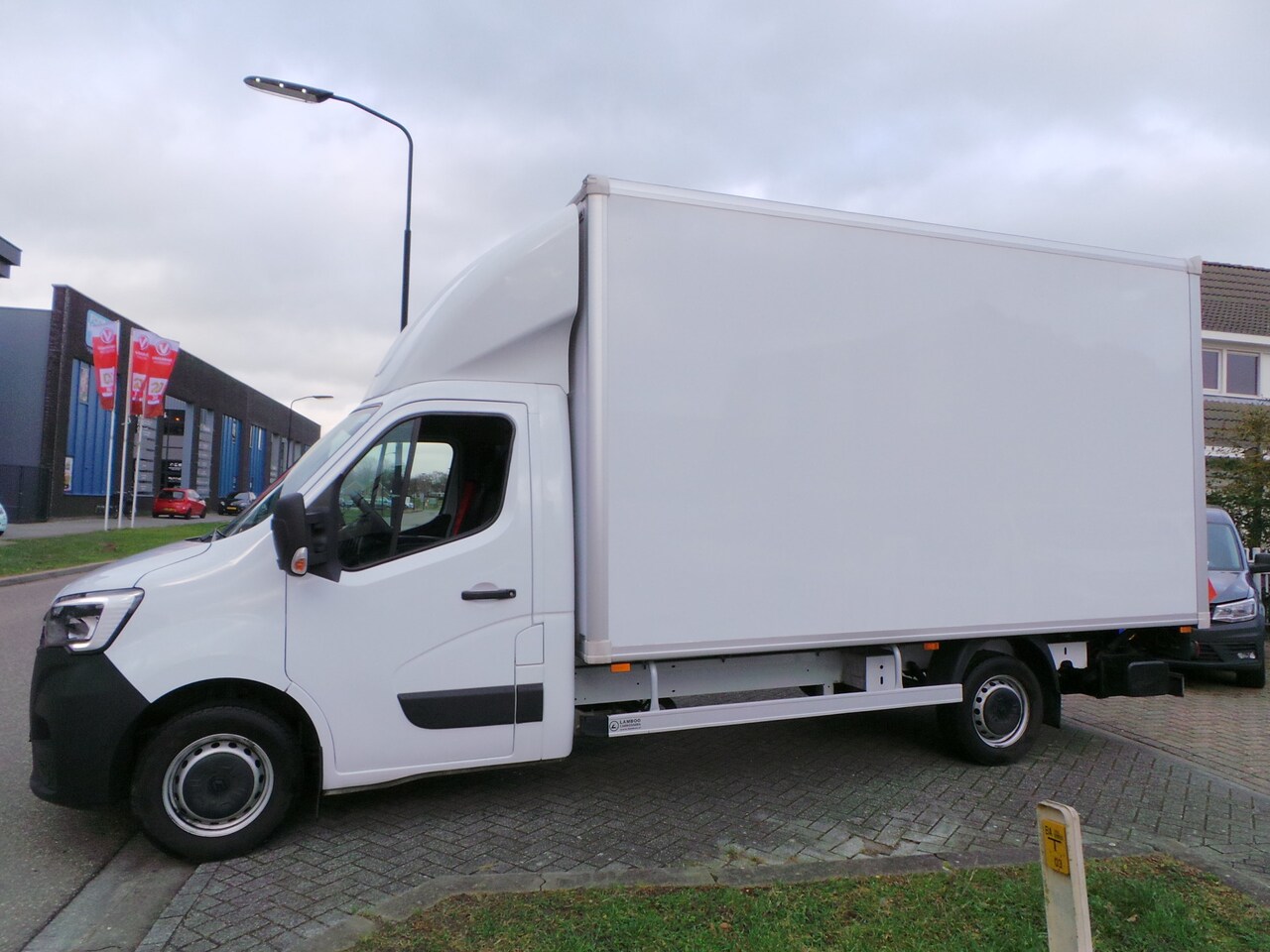 Renault Master - T35 2.3 dCi 145 Bakwagen+Laadklep Airco,Cruise,3 persoons L420cm B214cm H230cm - AutoWereld.nl