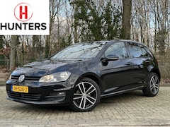 Volkswagen Golf - 1.2 TSI Connected Series | CarPlay| Adaptieve Cruise| Navi| Stoelverw.|