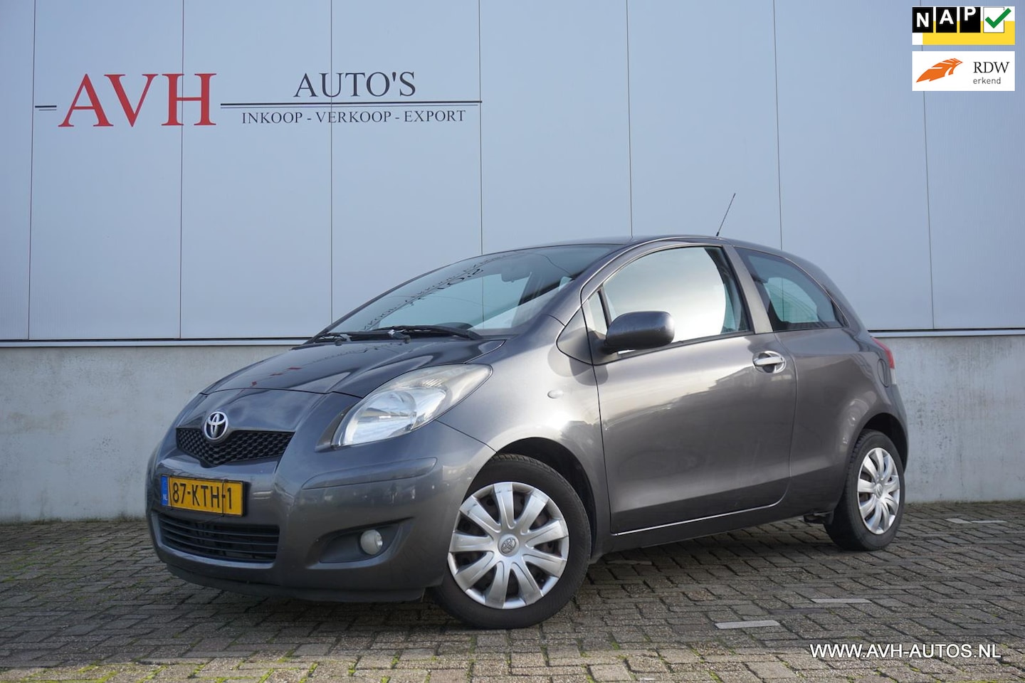 Toyota Yaris - 1.3 VVT-i Aspiration 1.3 VVTi Aspiration - AutoWereld.nl