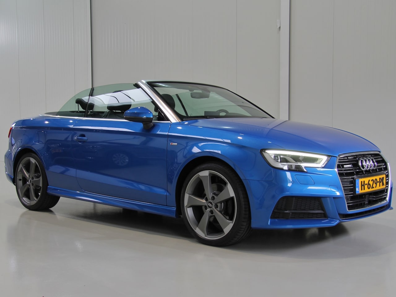 Audi A3 Cabriolet - 2.0TFSI 190pk Quattro | S-Line | Leder - AutoWereld.nl