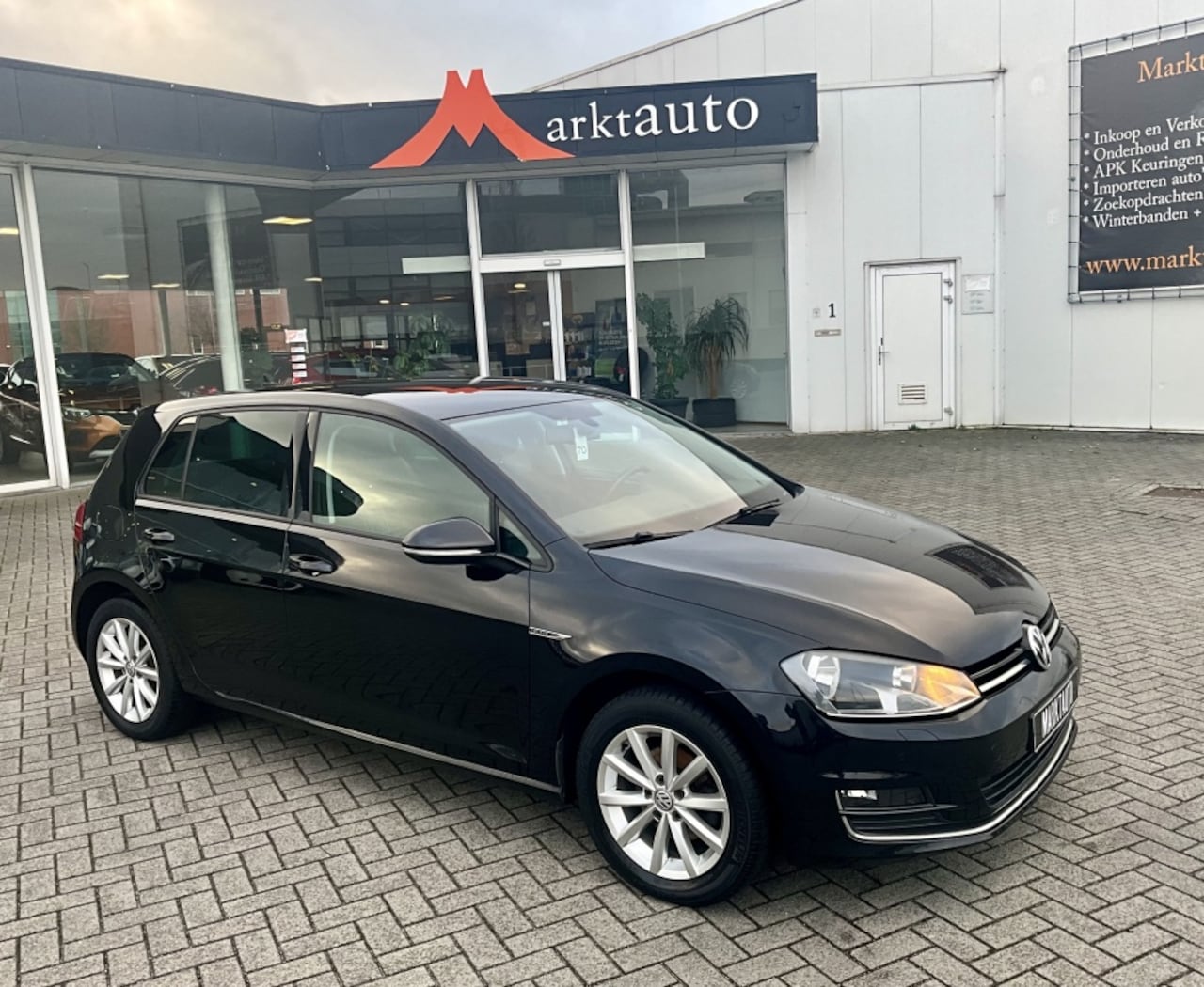 Volkswagen Golf - 1.2 TSI Lounge Navi Climate Cruise Parkeersensoren - AutoWereld.nl