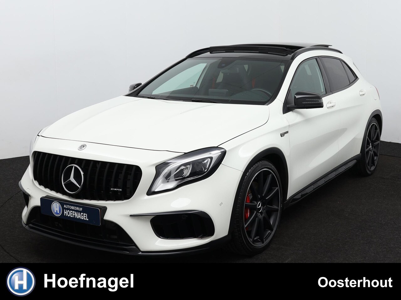 Mercedes-Benz GLA-Klasse - 45 AMG 4Matic Premium AUTOMAAT - PANORAMADAK - Stoelverwarming - Navigatie - 20"LM - - AutoWereld.nl