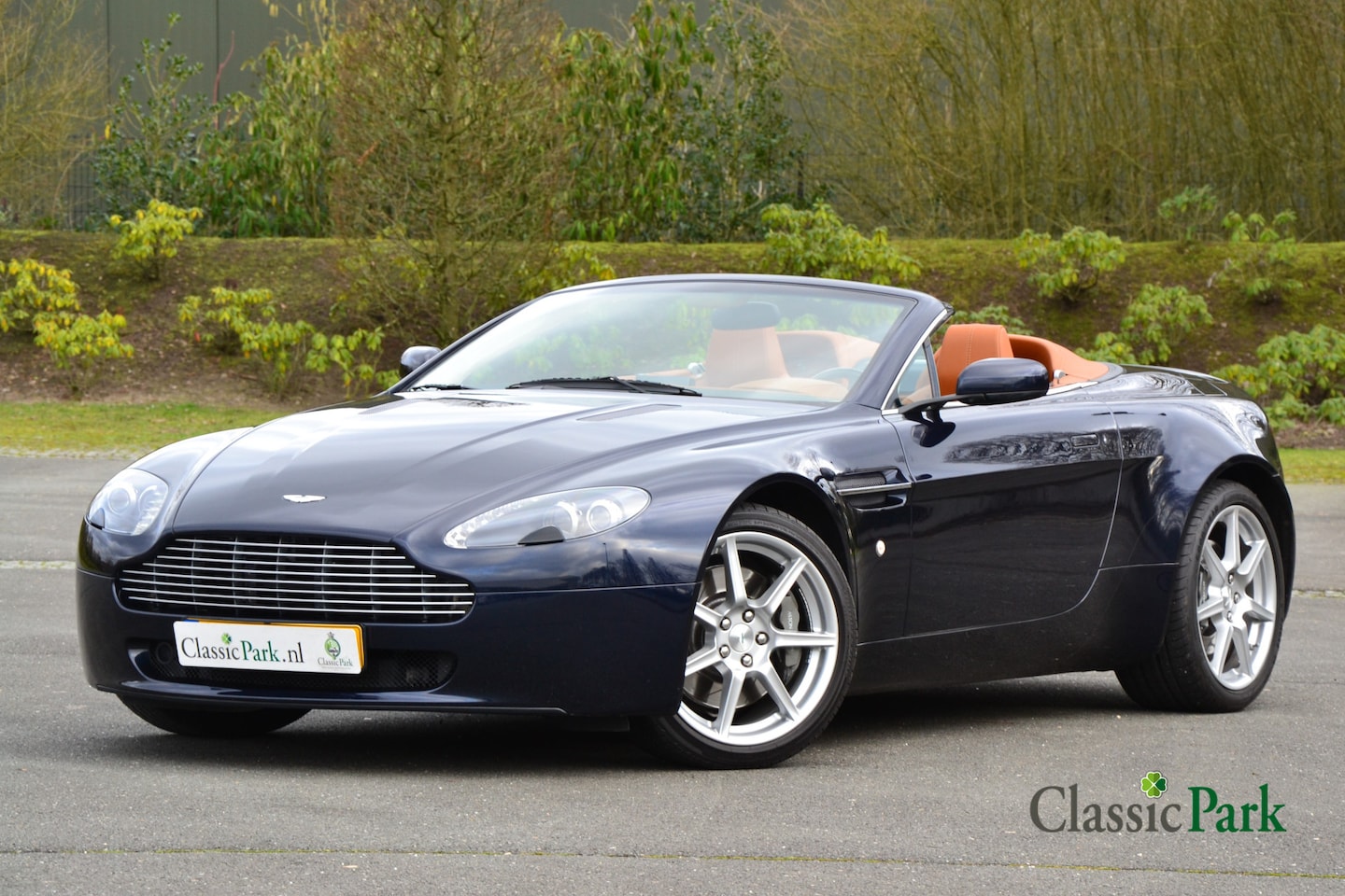 Aston Martin V8 Vantage Roadster - AutoWereld.nl