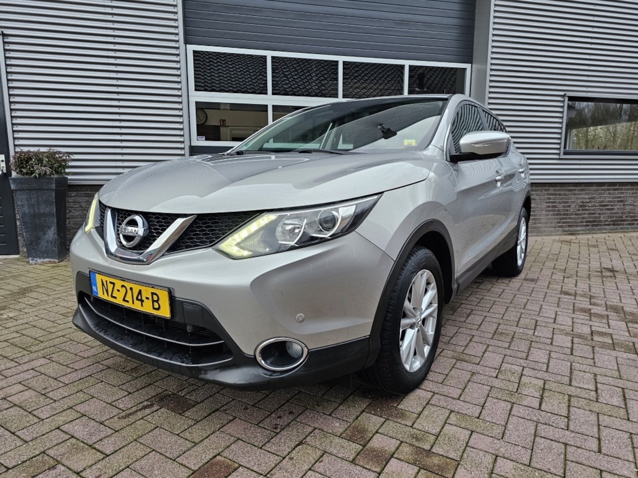 Nissan Qashqai - | Airco | Lm velgen | Cruis 1.2 Acenta - AutoWereld.nl