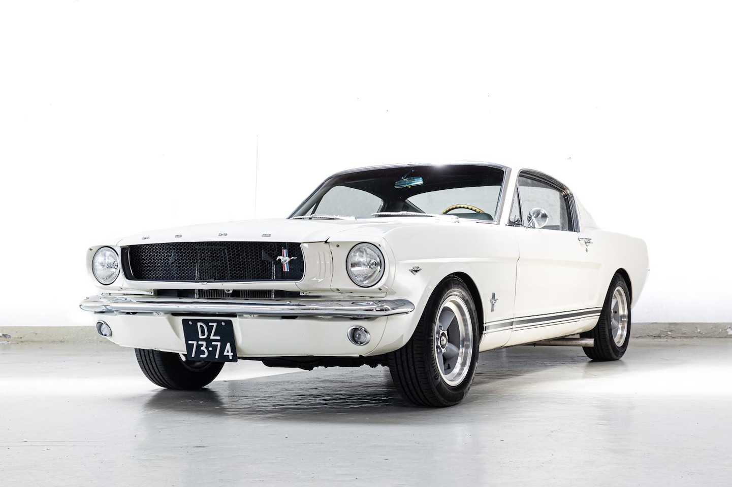 Ford Mustang Fastback - - Restomod - Manual Gearbox - AutoWereld.nl