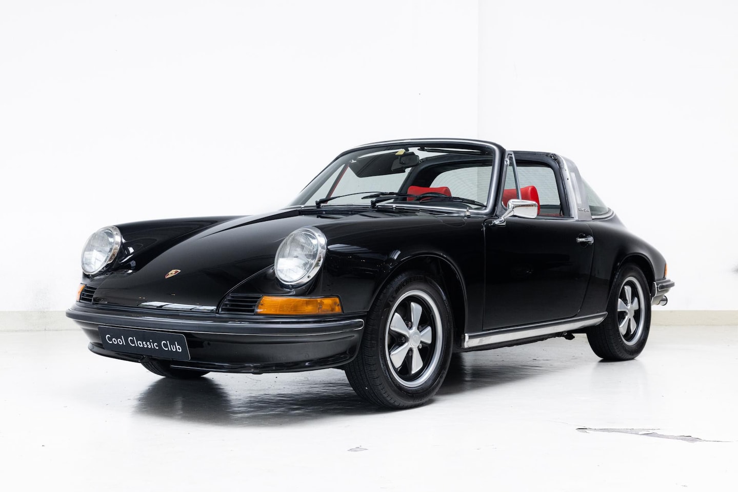 Porsche 911 Targa - 2.4 - Restored - Modified - AutoWereld.nl