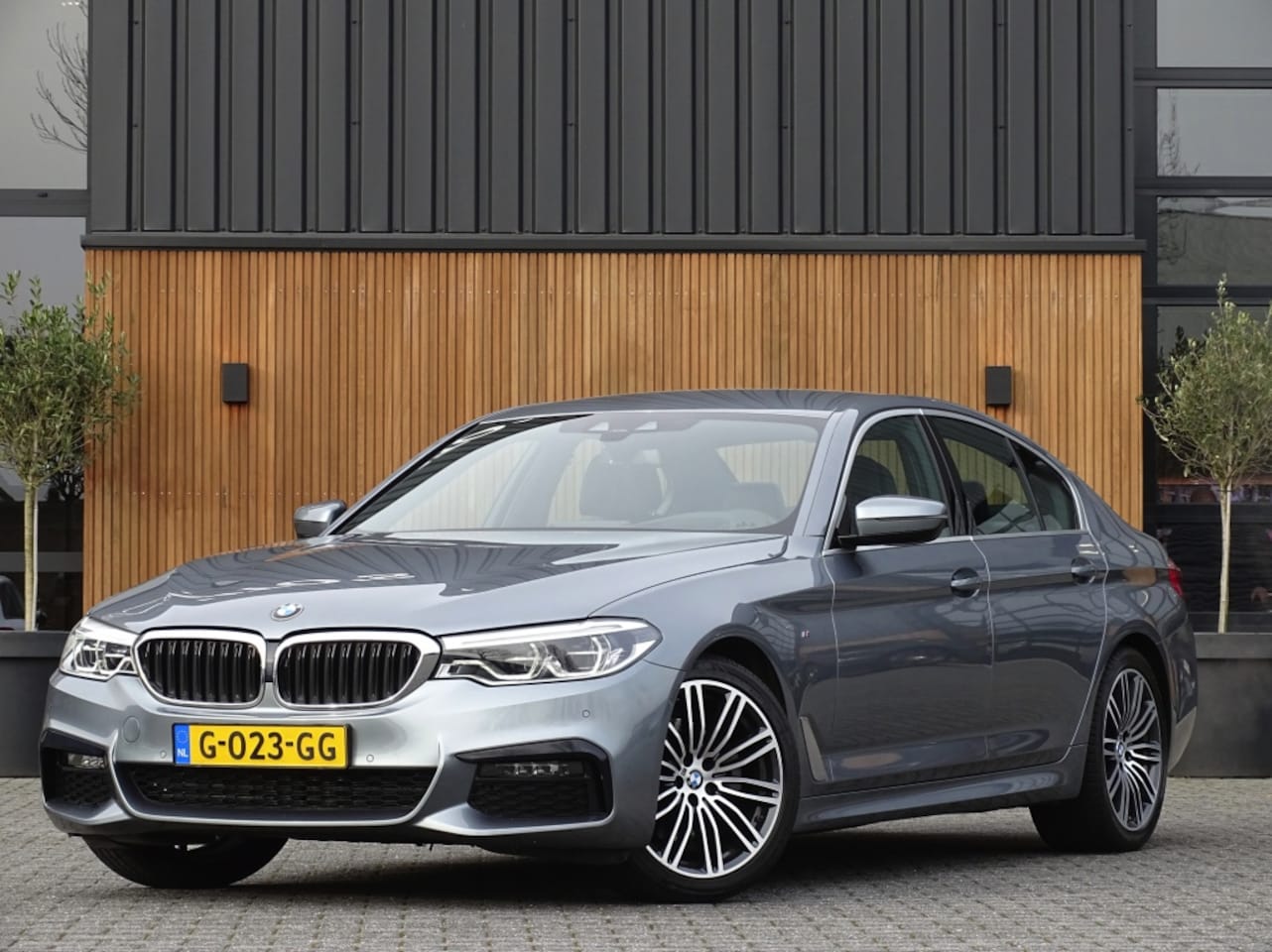 BMW 5-serie - 520i TwinTurbo 183PK High Ex. Ed. LCI 2019 / M-pakket / LED *NAP - AutoWereld.nl