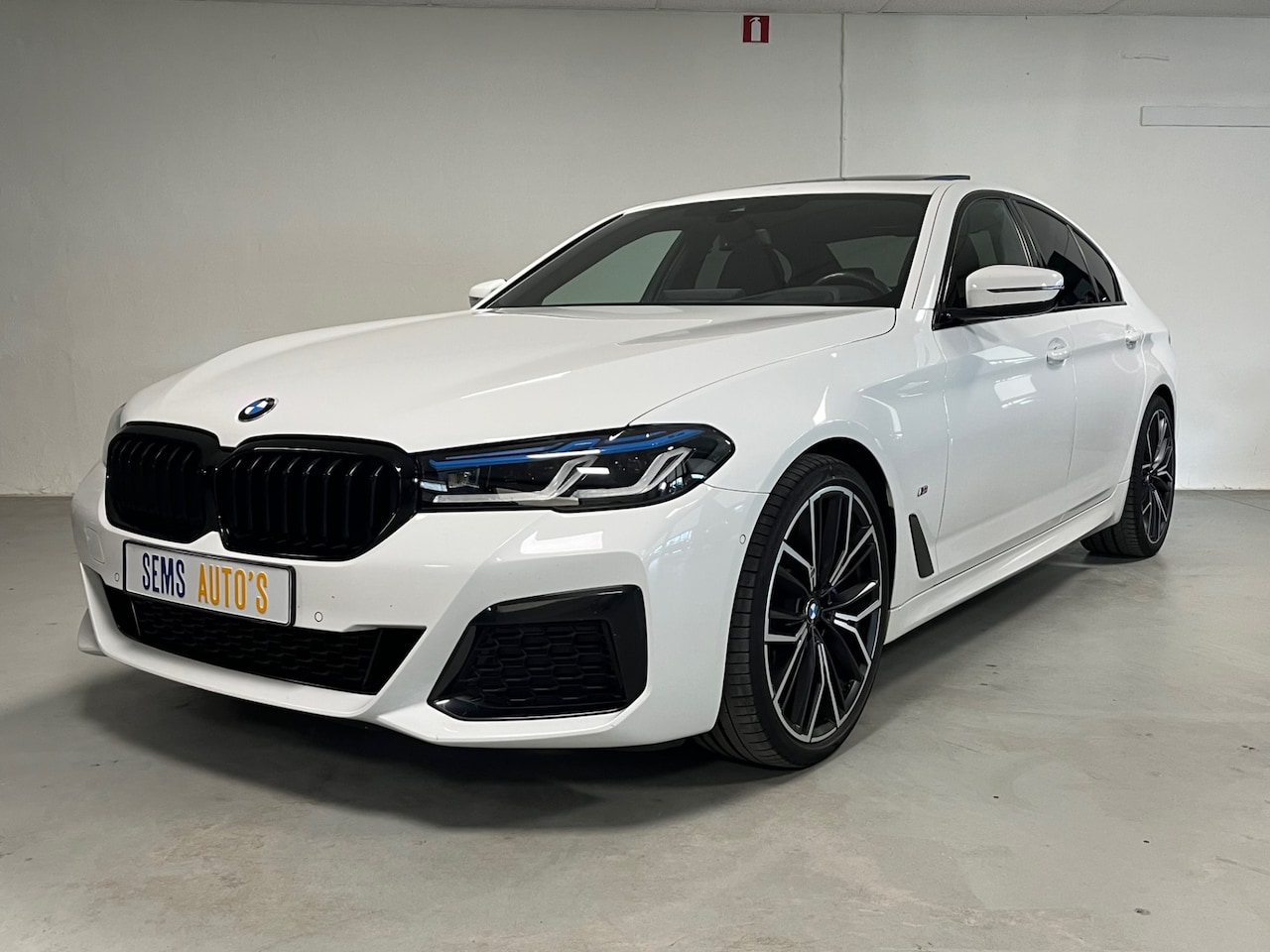 BMW 5-serie - 530i High Executive M-Sport Head Up / Harman/kardon / Schuifdak / Full Led / Virtual Cockp - AutoWereld.nl