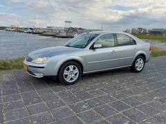 Ford Mondeo - 2.0-16V Futura Automaat  185.385 km NAP  apk 1-2026