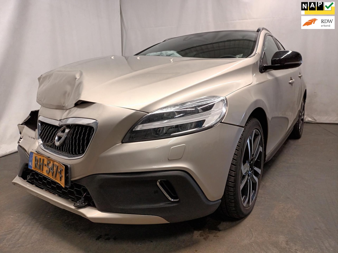 Volvo V40 Cross Country - 1.5 T3 Nordic+ - Front Schade - Airbags Defect - AutoWereld.nl