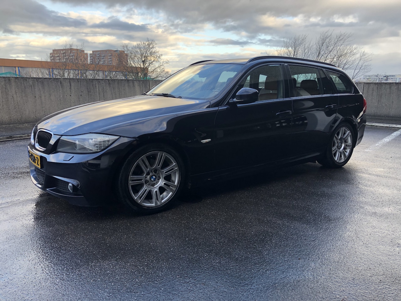 BMW 3-serie Touring - 318i Corporate Lease M Sport Edition 318i Corporate Lease M Sport Edition - AutoWereld.nl