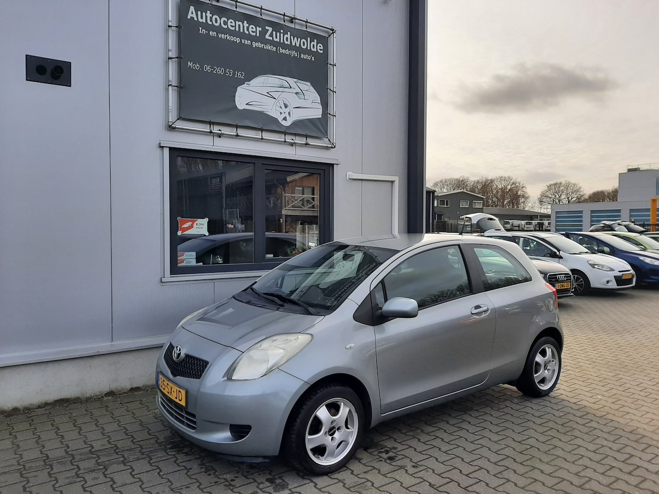 Toyota Yaris - 1.3 VVTi Sol airco cv nap apk 10-2024 nw model - AutoWereld.nl