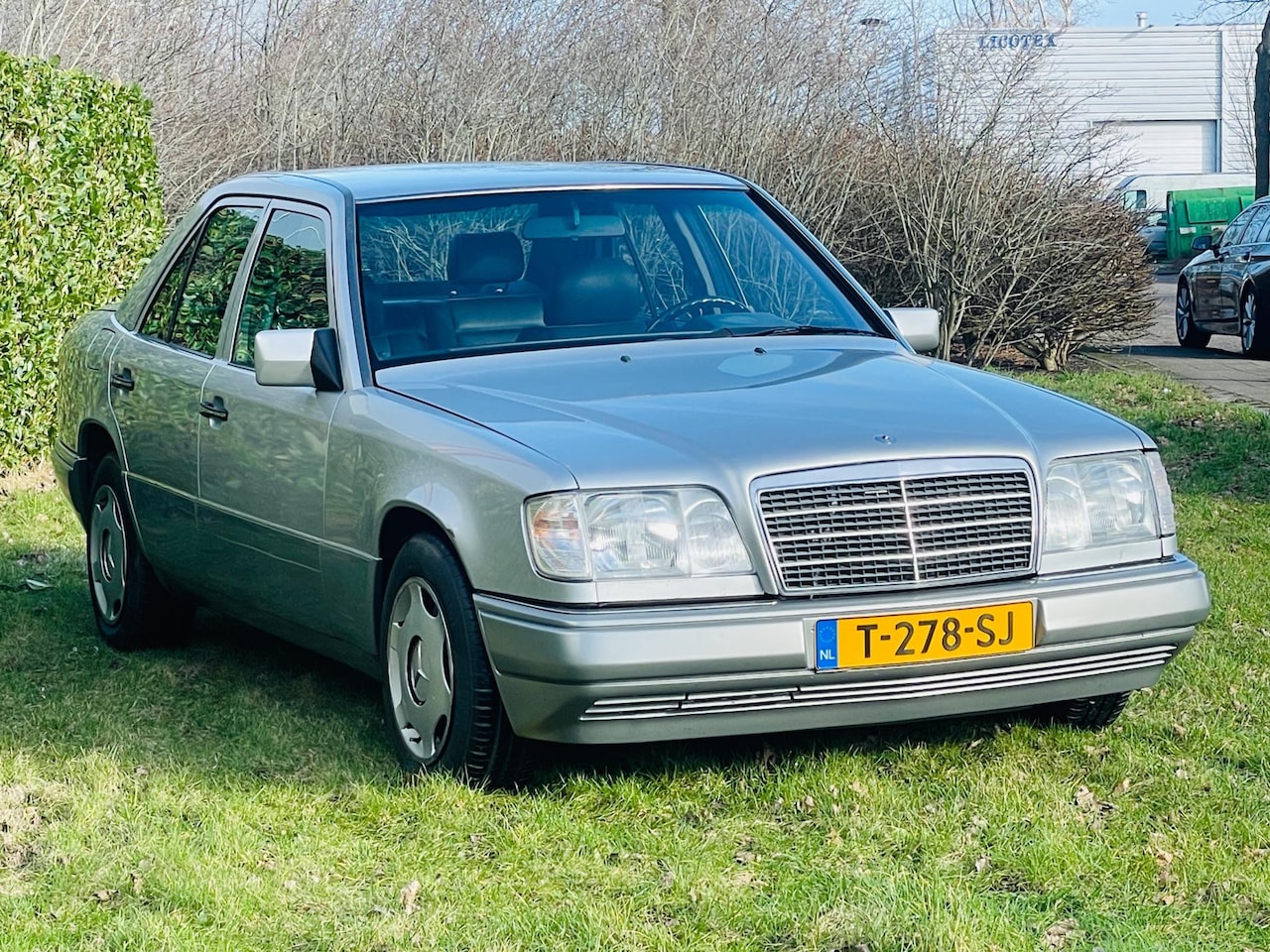 Mercedes-Benz E-klasse - 220 Elegance/Automaat/1e Eigennaar uit Frankrijk full History - AutoWereld.nl