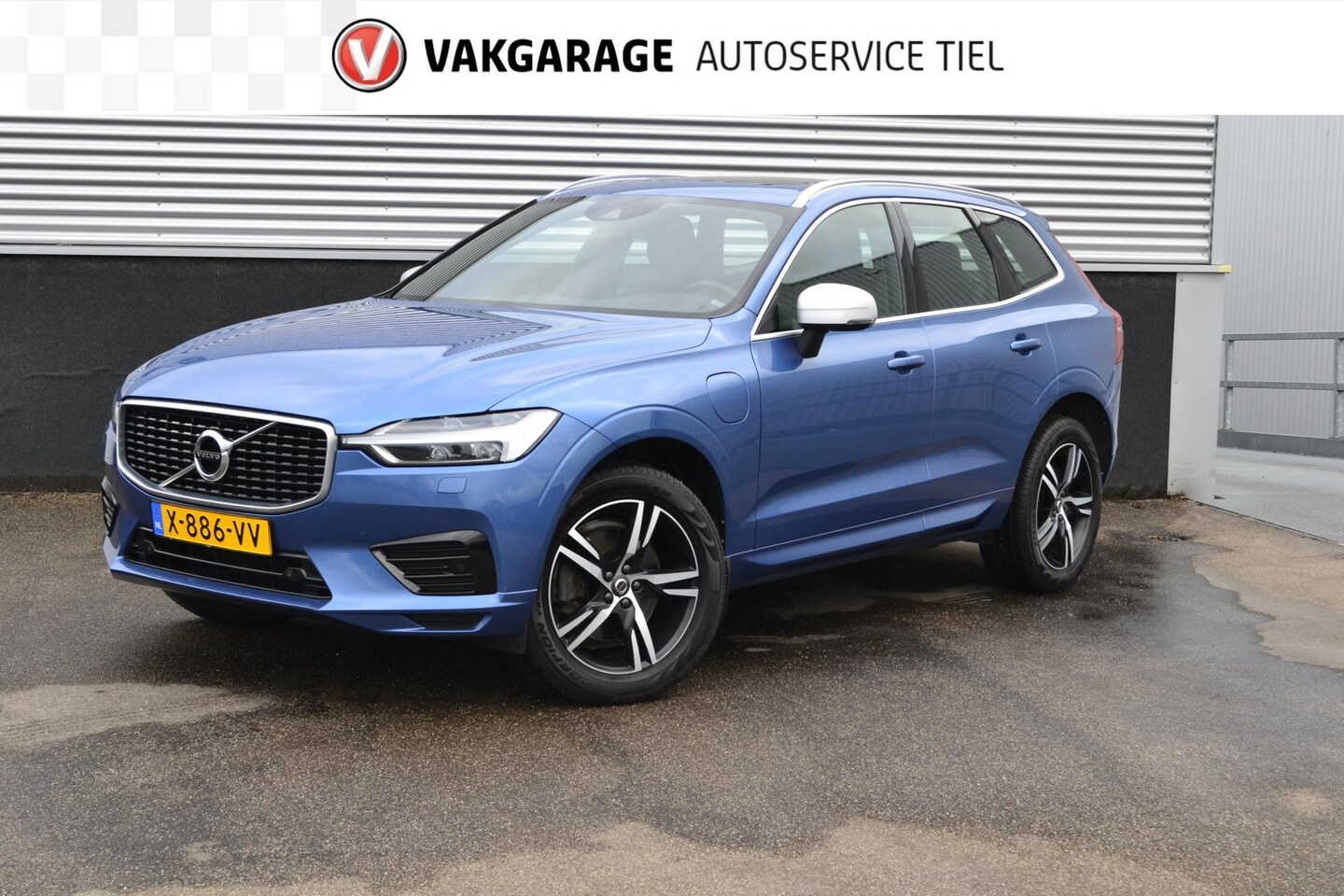 Volvo XC60 - 2.0 T8 Twin Engine AWD R-Design Panoramadak, Bursting Blue, Panoramadak, Stuur/Stoelverwar - AutoWereld.nl