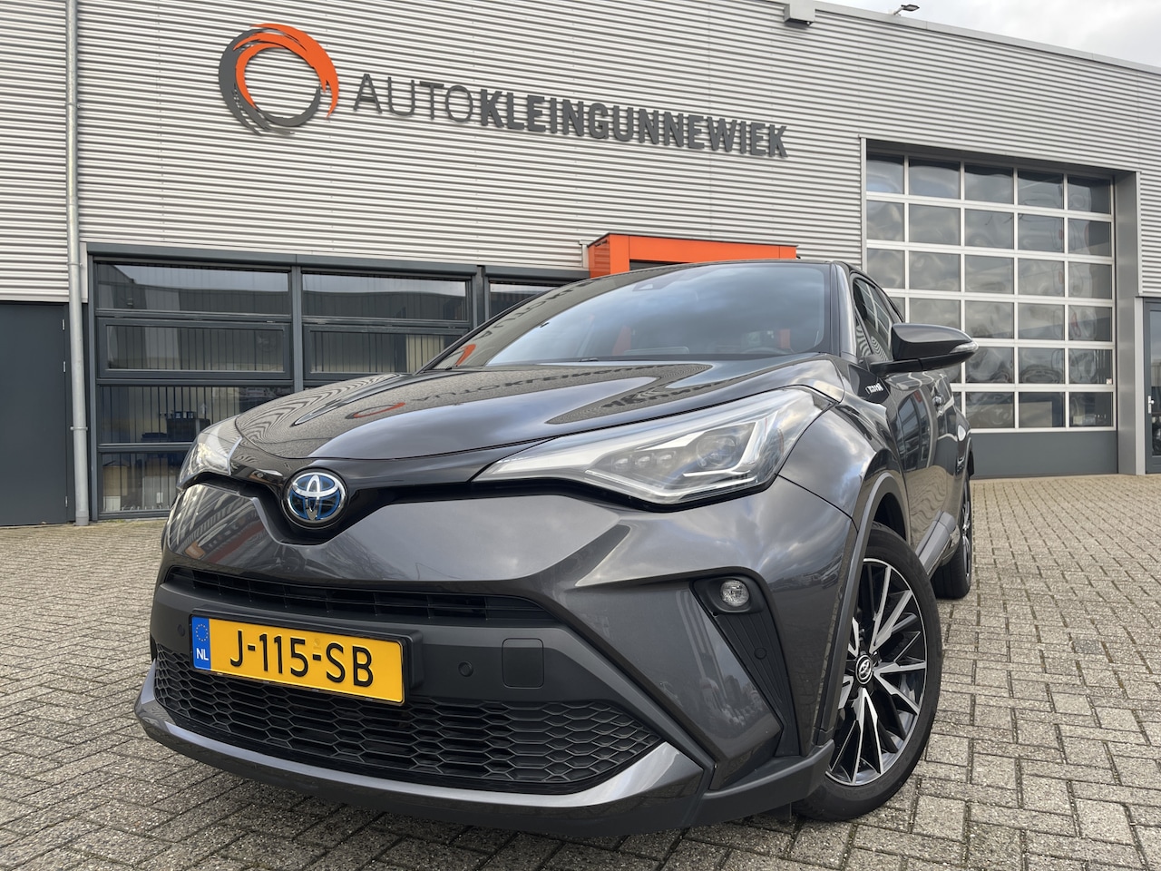 Toyota C-HR - 2.0 Hybrid Executive NL-Auto / Trekhaak afn. / JBL / Apple/Android Carplay / Camera / Navi - AutoWereld.nl