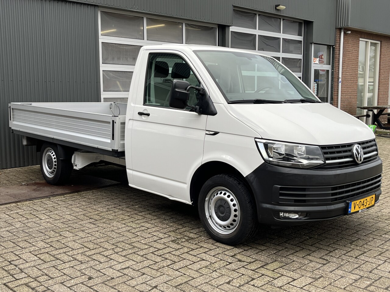 Volkswagen Transporter - 2.0 TDI L2H1 150pk Pick-up Euro 6 Airco Cruise Trekhaak 2500kg Navigatie Apple carplay Ope - AutoWereld.nl