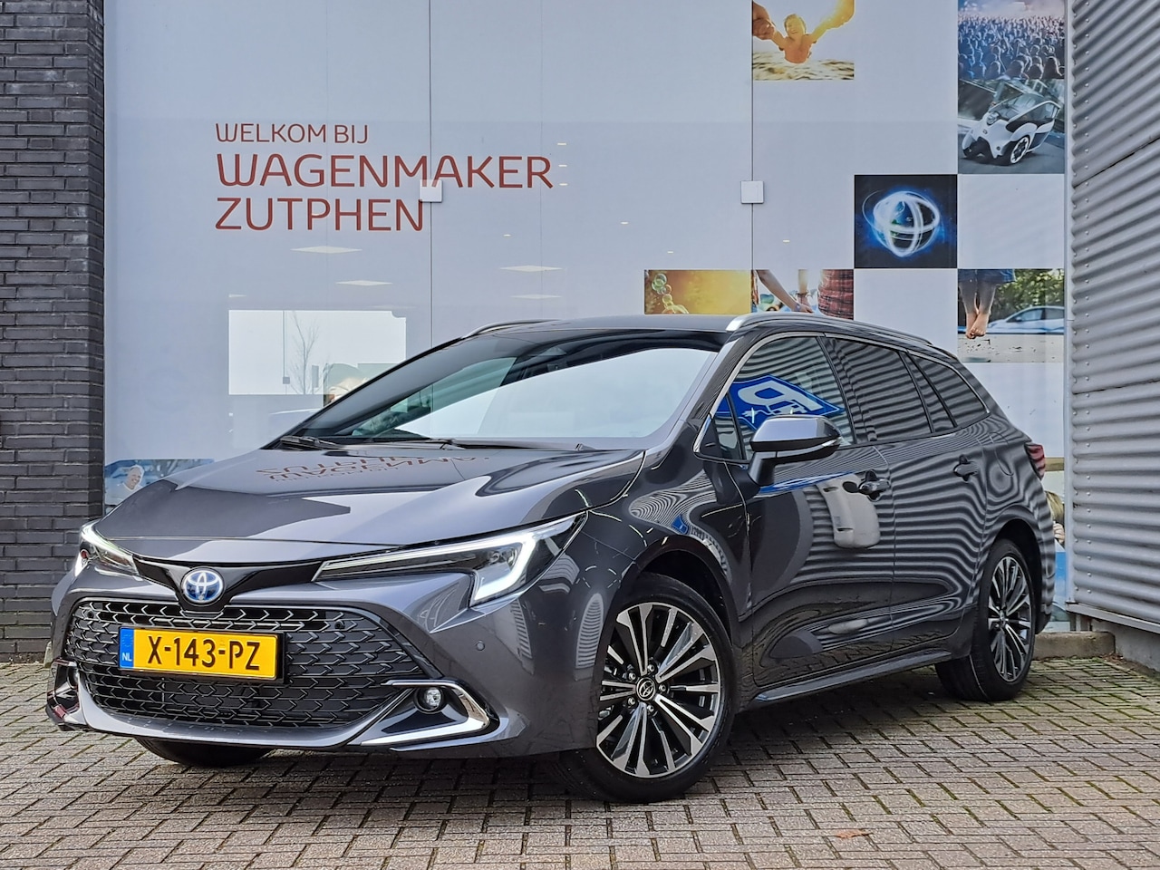 Toyota Corolla Touring Sports - Touring Sports 1.8 Hybrid First Edition Automaat I 5e GENERATIE HYBRIDE I EXTRA VOORDEEL I - AutoWereld.nl