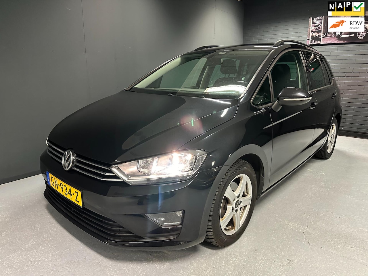 Volkswagen Golf Sportsvan - 1.6 TDI Automaat DSG NAVI NL Auto Parkeer sen-. - AutoWereld.nl