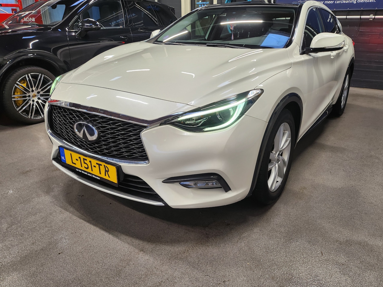 Infiniti Q30 - 1.6t Luxe 190pk - AutoWereld.nl