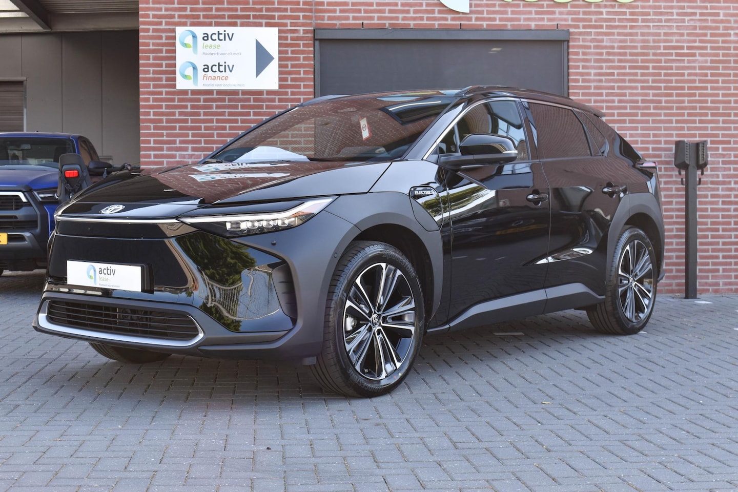 Toyota bZ4X - Premium 71 kWh 3 Fase, Astral Black - BEPERKTE VOORRAAD - AutoWereld.nl