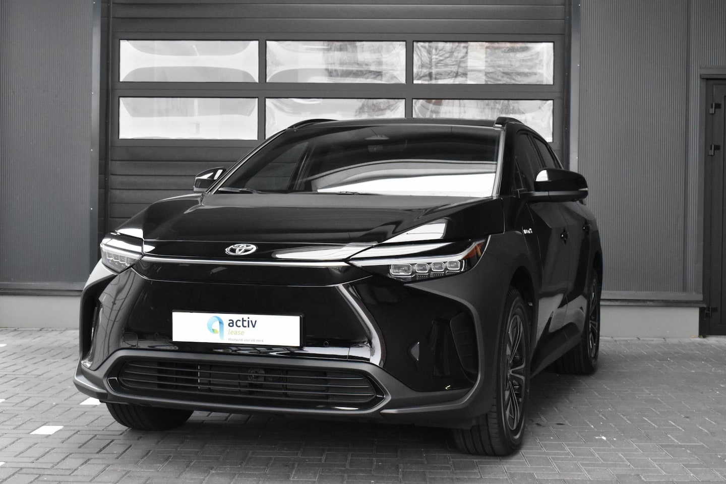 Toyota bZ4X - Dynamic 71 kWh 3 Fase, Astral Black - OP VOORRAAD, OP = OP! - AutoWereld.nl