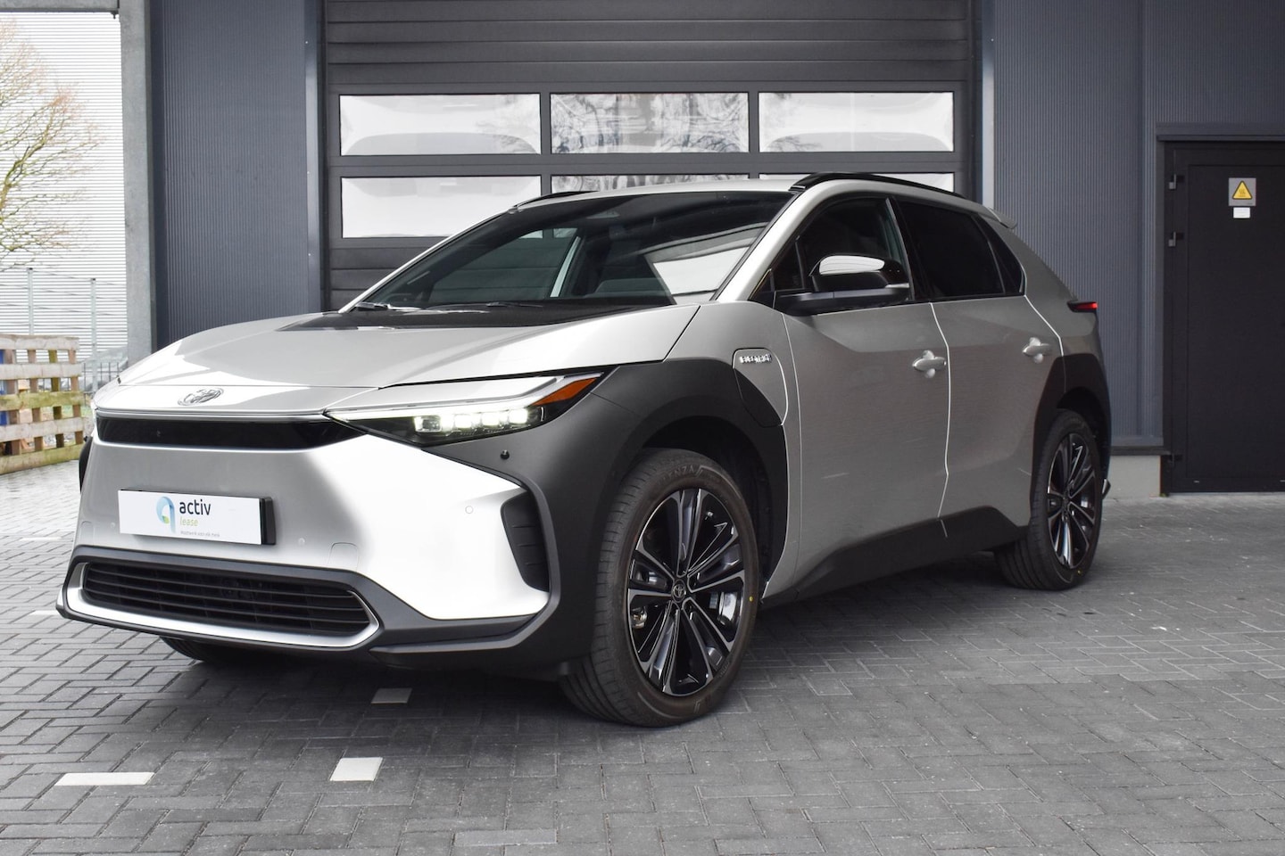 Toyota bZ4X - Premium 71 kWh 3 Fase, Precious Silver - DIRECT LEVERBAAR - AutoWereld.nl