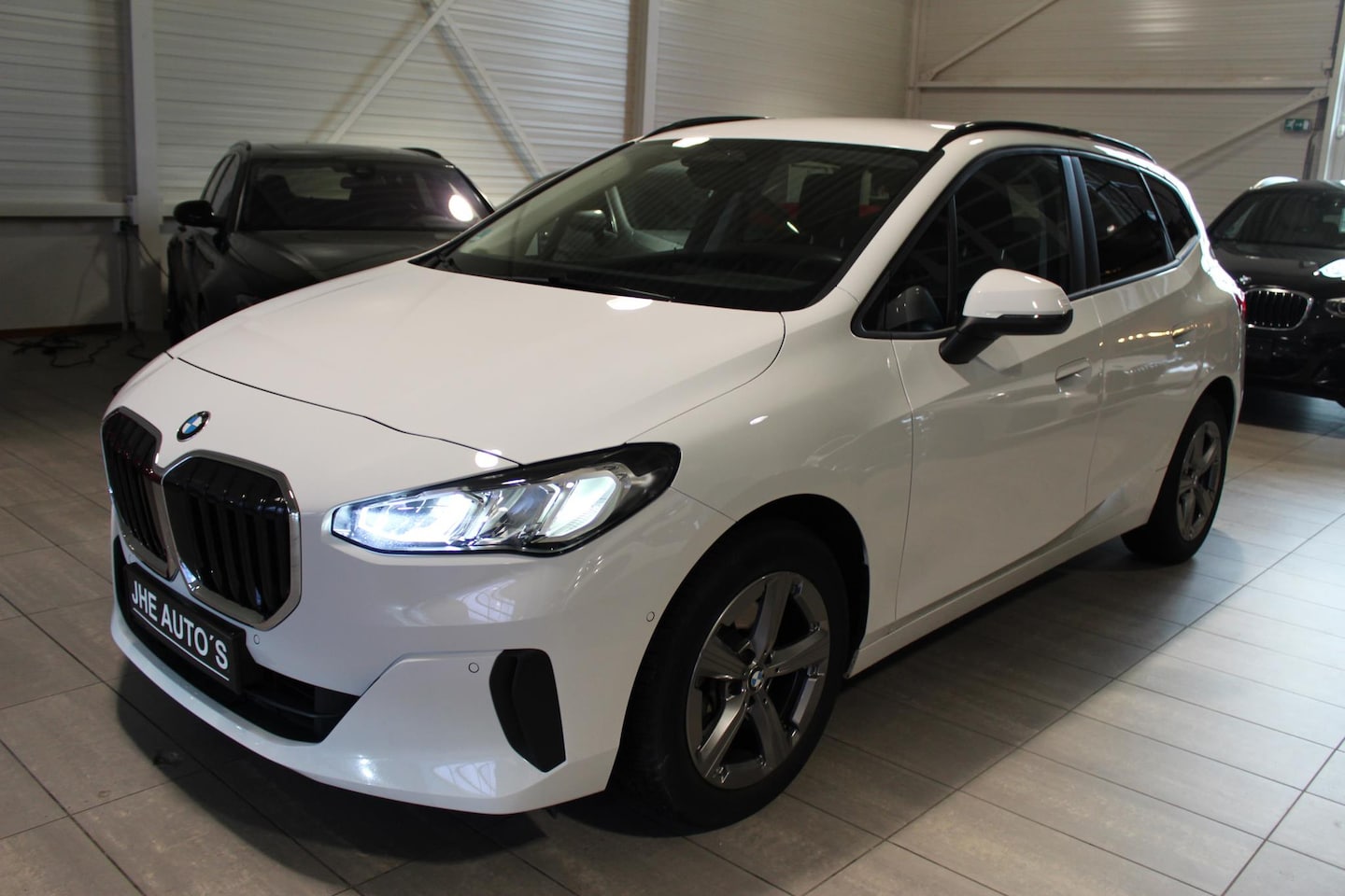 BMW 2-serie Active Tourer - 218i | LED | Massage | Navi | Widescreen - AutoWereld.nl