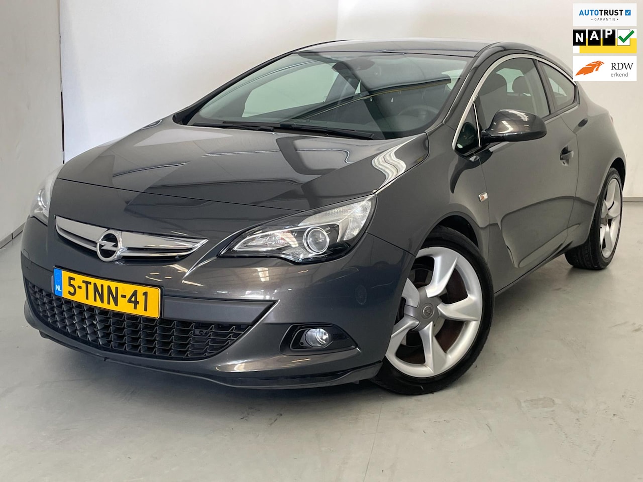 Opel Astra GTC - 1.4 Turbo Sport / Aut / NL-auto / Navi / 19" LM - AutoWereld.nl