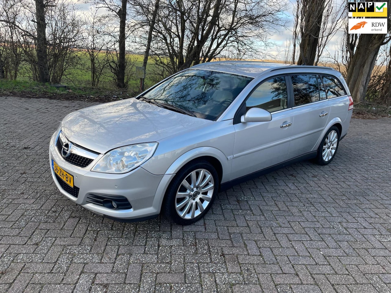 Opel Vectra Wagon - 1.9 CDTi Executive AUTOMAAT - AutoWereld.nl