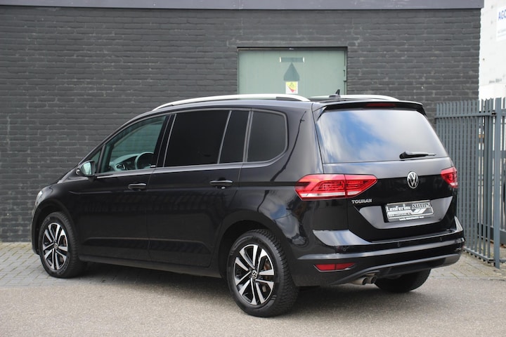 Volkswagen Touran 2.0 TDI 150 pk DSG Aut. GRIJS KENTEKEN Navi, Adapt.  Cruise, LED Koplampen, PDC V+A