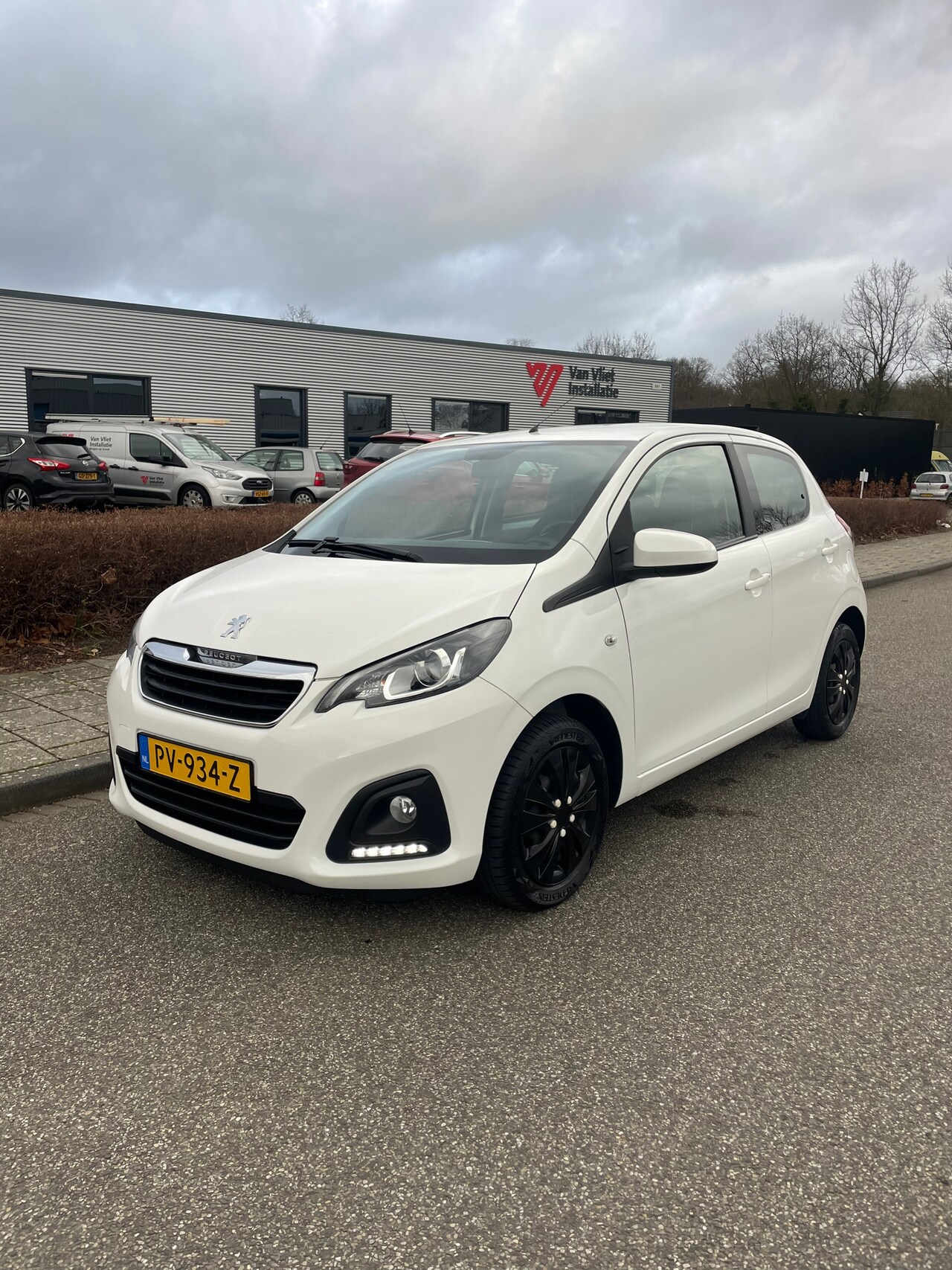 Peugeot 108 - 1.0 e-VTi 5-Deurs Blue Lion AIRCO - AutoWereld.nl