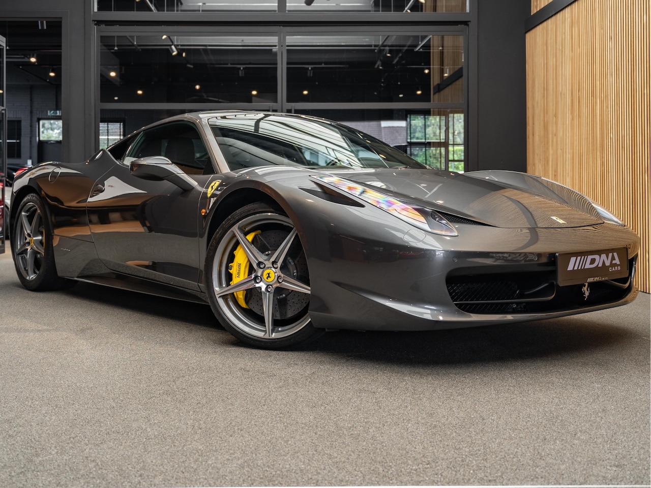 Ferrari 458 - V8 Italia Carbon Stuur Sport Uitlaat 4.5 V8 Dealer Onderhouden Camera - AutoWereld.nl