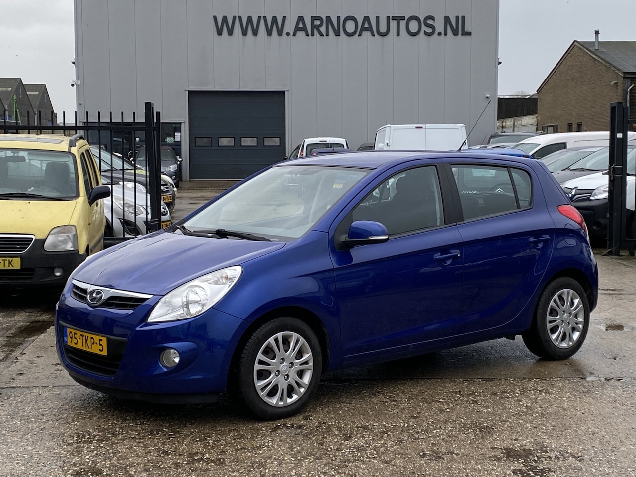 Hyundai i20 - 1.2i Plus 1.2i Plus 5-DEURS, AIRCO(CLIMA), ELEK-RAMEN, BLUETOOTH-RADIO-CD-MP3-USB-AUX, ISOFIX, AIRBA - AutoWereld.nl