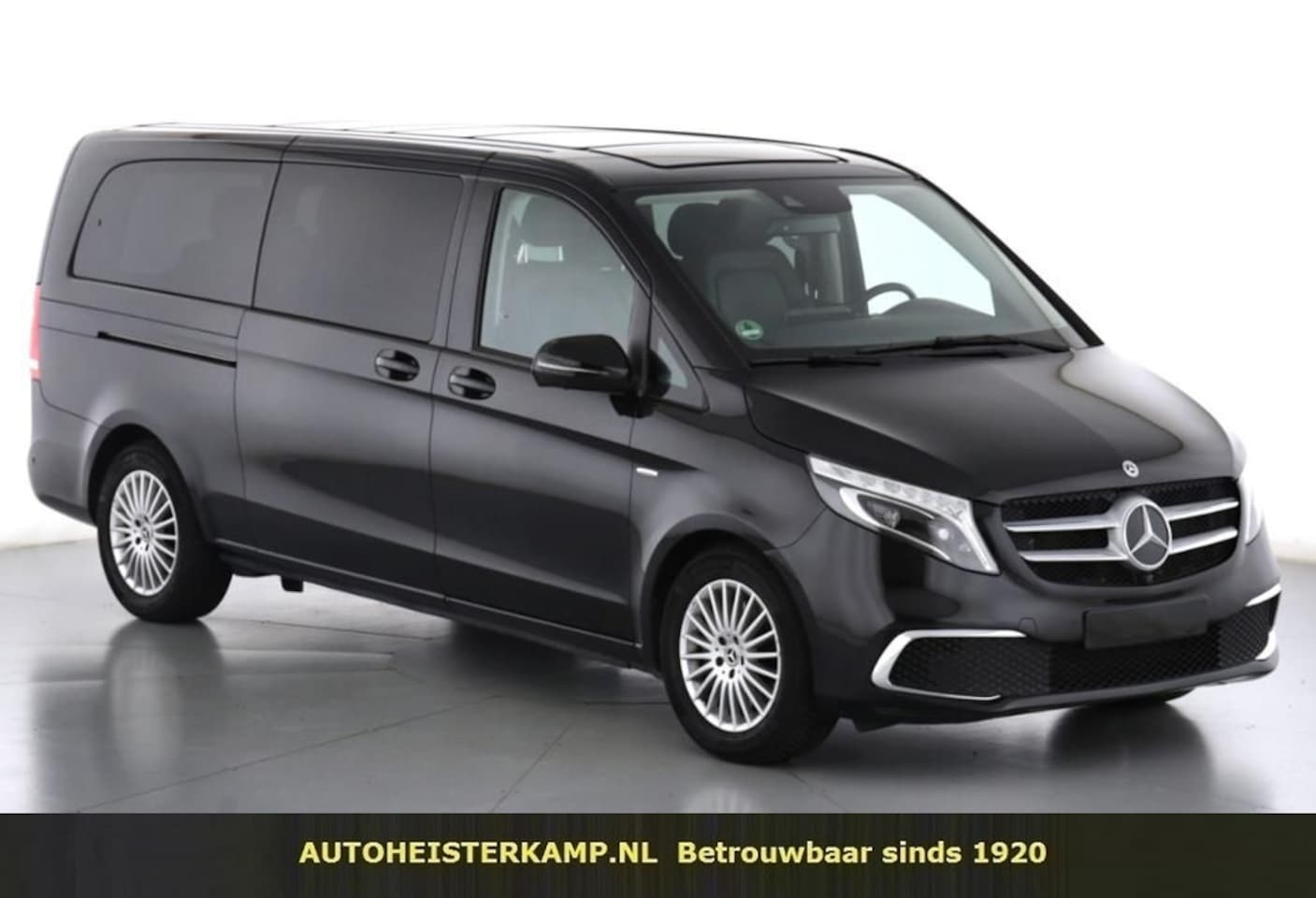 Mercedes-Benz V-klasse - 300d Extra Lang Avantgarde Edition Grijs Kenteken Distronic 360 Camera Trekhaak EL. Schuif - AutoWereld.nl