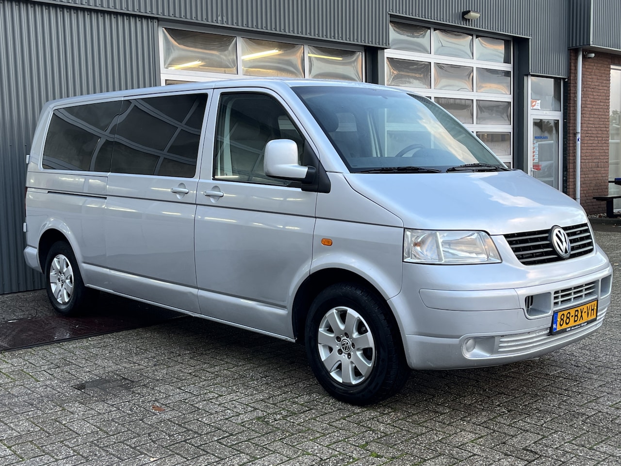 Volkswagen Transporter - 2.5 TDI 340 Trendline DC Youngtimer Btw vrij Airco Cruise controle Trekhaak 2500kg Dubbele - AutoWereld.nl