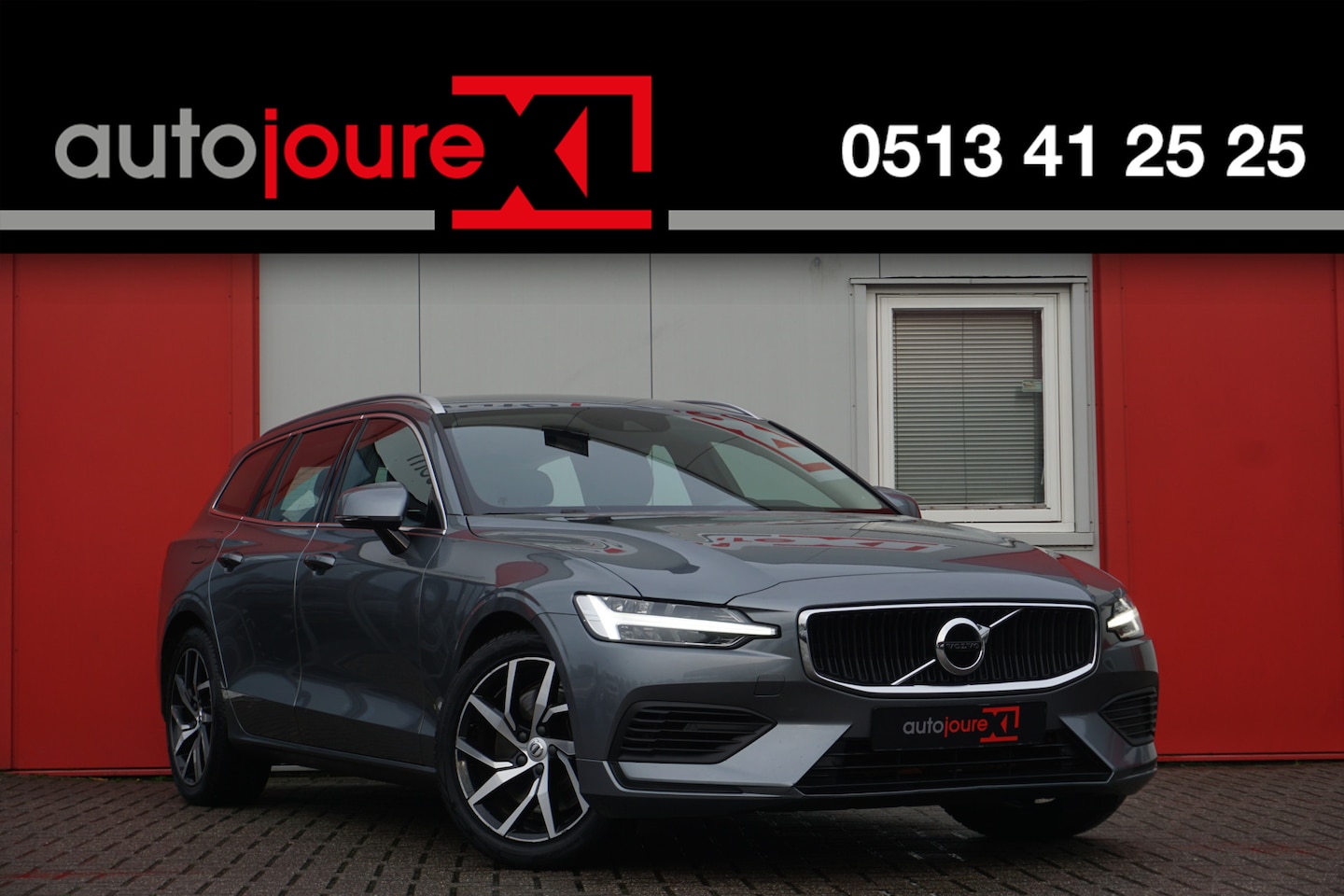 Volvo V60 - 2.0 T6 Twin Engine AWD Momentum Pro | Harman/Kardon | ACC | BLIS | Navigatie | Origineel N - AutoWereld.nl