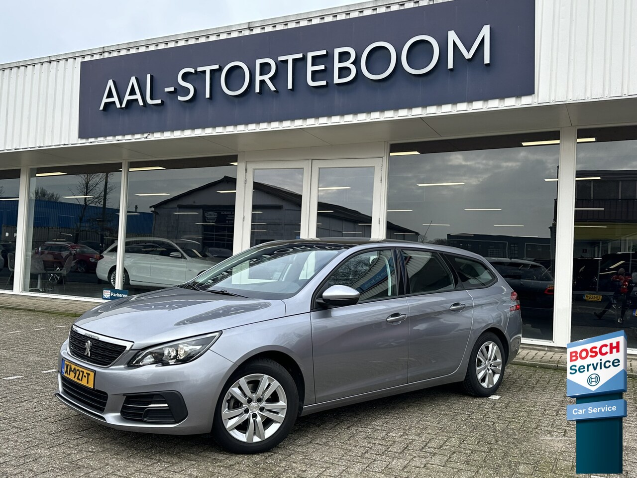 Peugeot 308 SW - 1.2 130pk PureTech BL Executive | Pano | Navi | Bluetooth | Apple Carplay | DAB | Stoelver - AutoWereld.nl