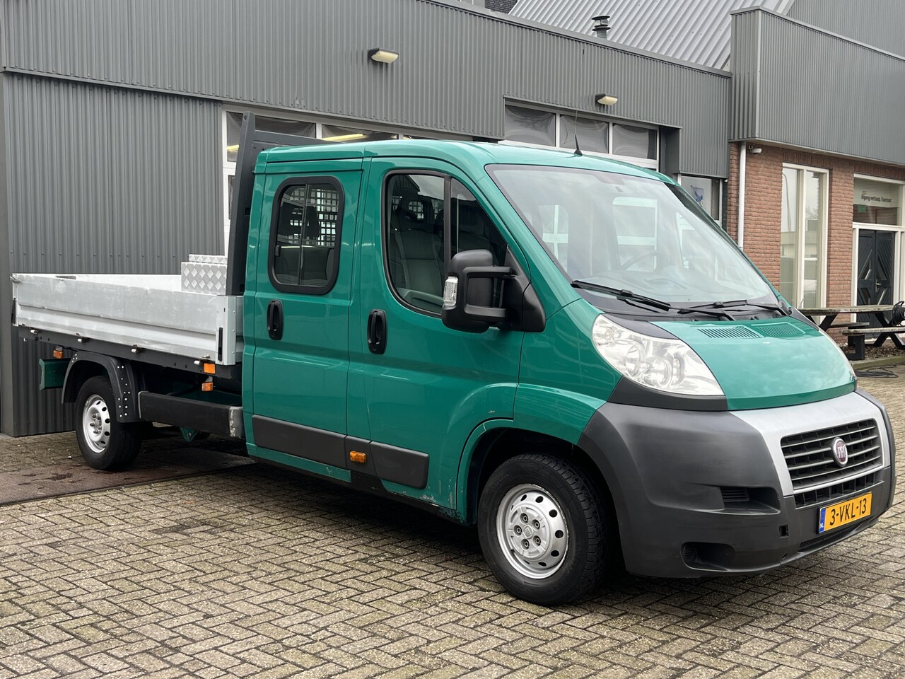 Fiat Ducato - 33 2.3 MultiJet DC Btw vrij Open laadbak Trekhaak 2500kg trekgewicht 7-persoons Parrot Pic - AutoWereld.nl