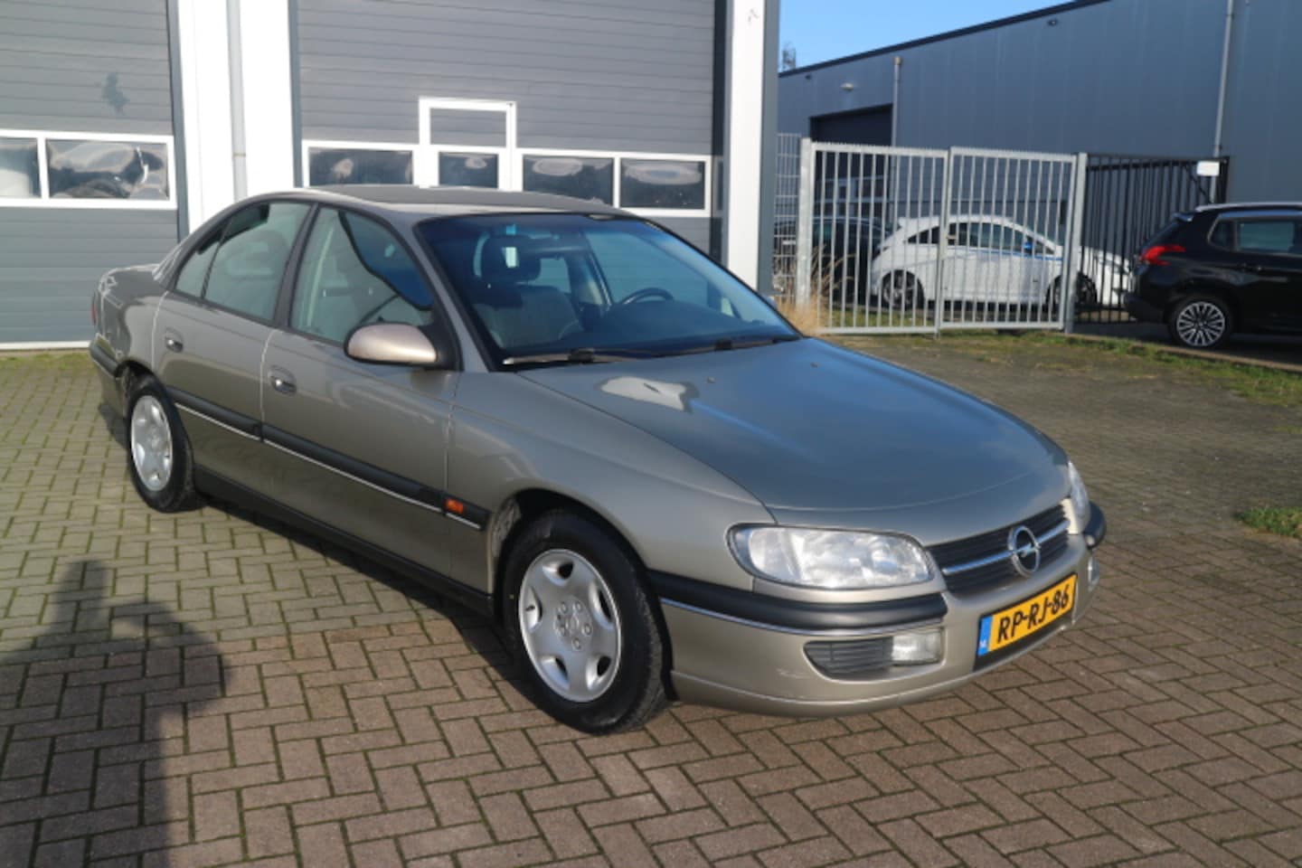 Opel Omega - 2.5i V6 CD 2.5i V6 CD - AutoWereld.nl