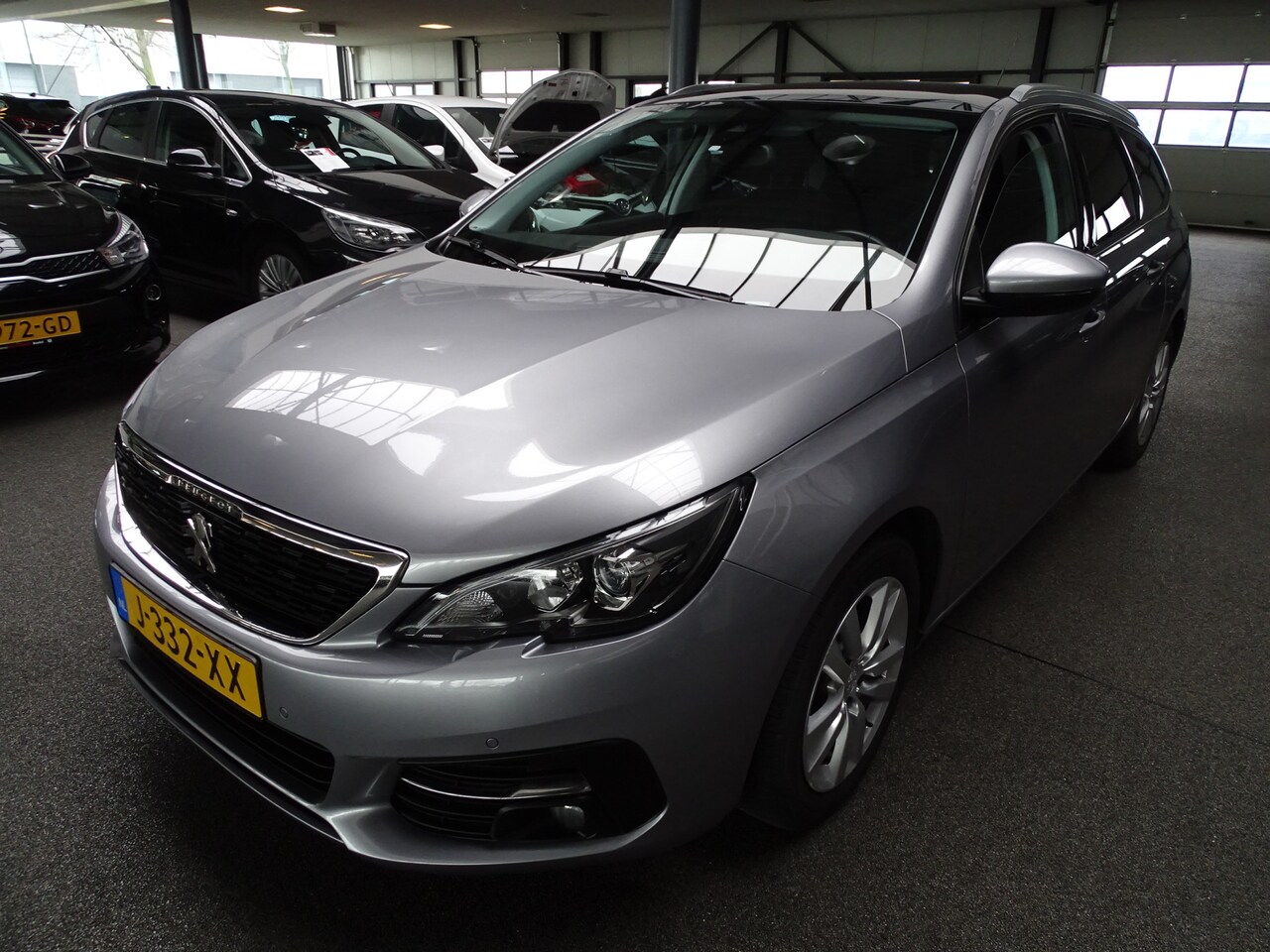 Peugeot 308 SW - 1.2 PureTech Blue Lease Executive Panoramadak, Airco, PDC, Etc - AutoWereld.nl