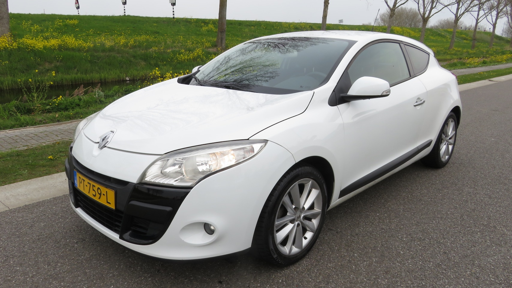 Renault Mégane Coupé - 1.4 TCe ** NAVI ** LEDER ** MOTOR DEFECT ** - AutoWereld.nl