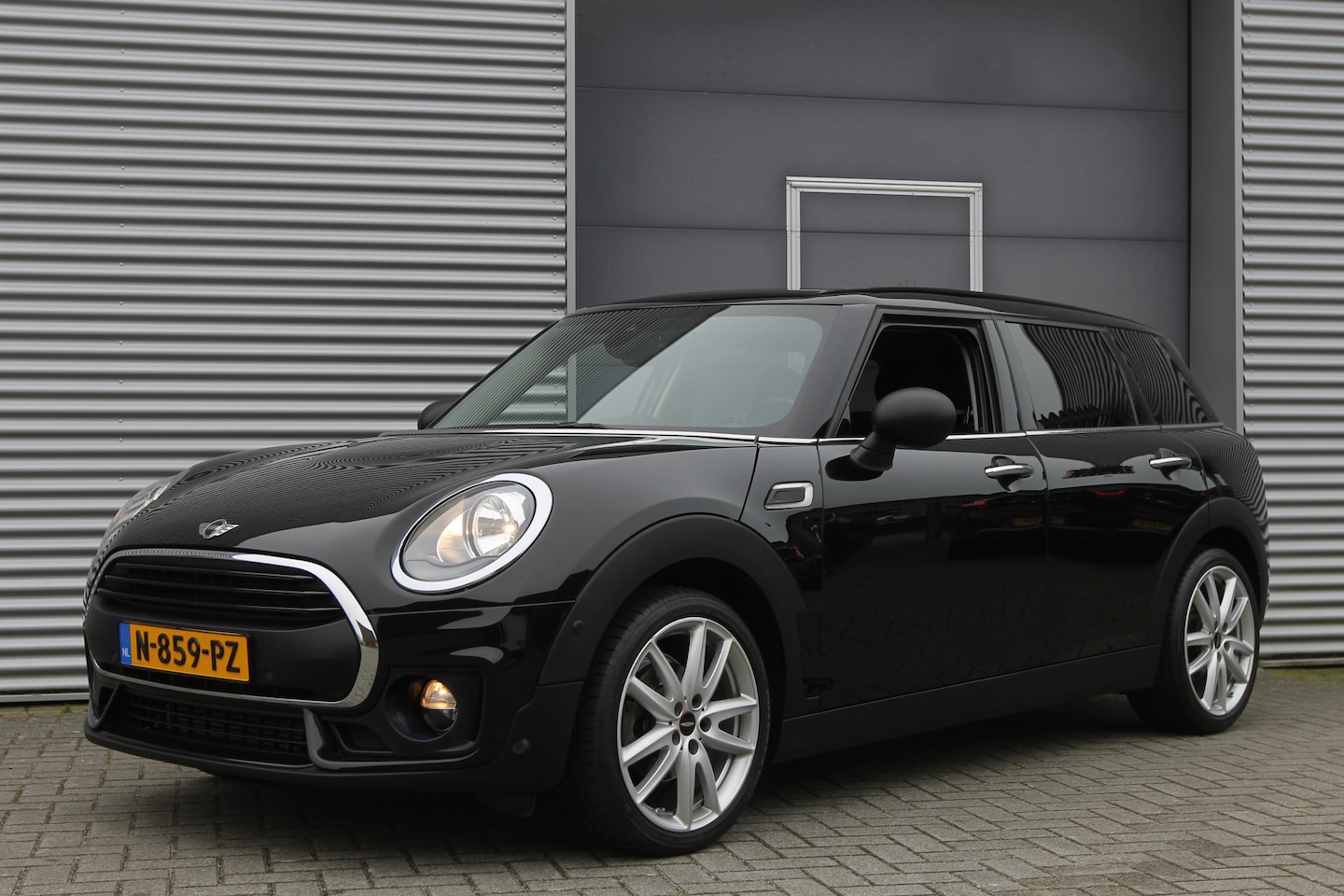 MINI Clubman - 1.5 One Chili Serious Business I JOHN COOPER WORKS PAKKET I NAVI I 69000 KM - AutoWereld.nl