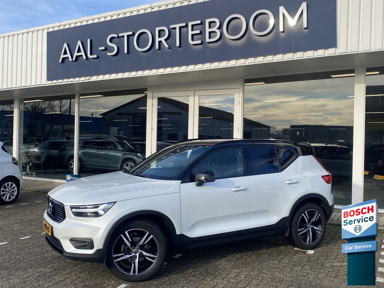 Volvo XC40 - 1.5 T3 R-Design | LED | Pano | Harman Kardon | DAB | Adapt. Cruise | Keyless | 360 Camera - AutoWereld.nl