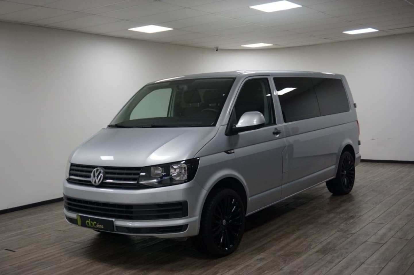 Volkswagen Transporter - 2.0 TDI L2H1 DUBBEL CABINE/ AIRCO - AutoWereld.nl