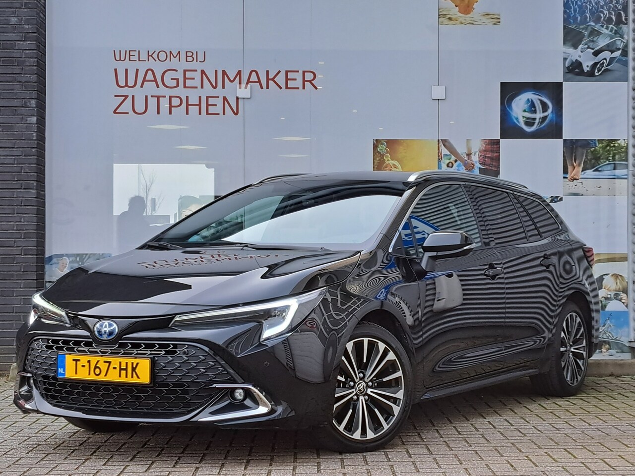 Toyota Corolla Touring Sports - Touring Sports 1.8 Hybrid First Edition Automaat | ELEK. ACHTERKLEP | STOELVERWARMING | AC - AutoWereld.nl