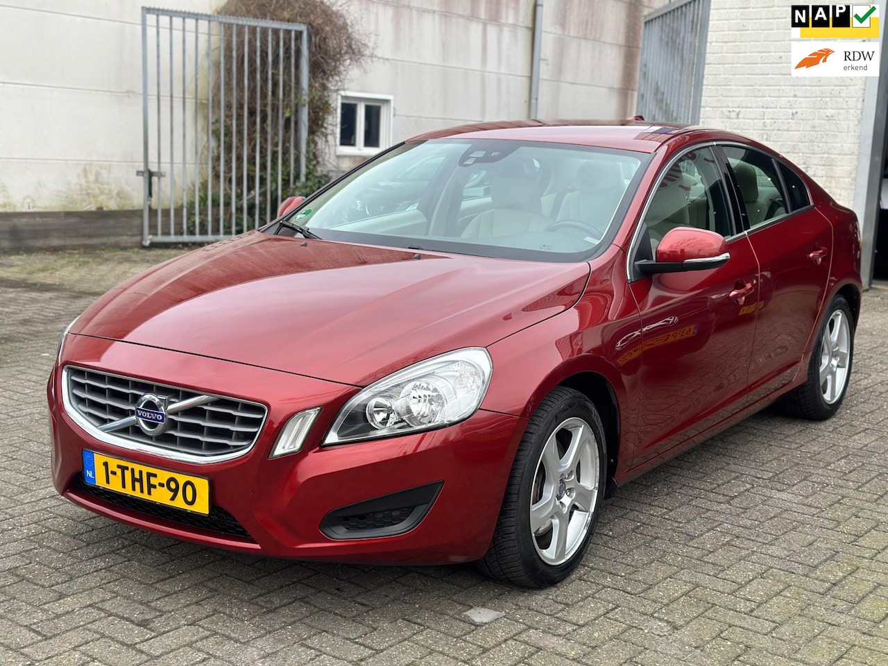 Volvo S60 - 2.4 D5 R-Design Bj:2012 Aut. Camera Parksensor Airco NAP - AutoWereld.nl